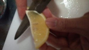 レモンの皮の剥き方